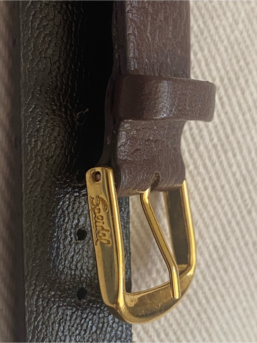 Saddle Brown Leather Men’s Belt with Gold Buckle 18mm